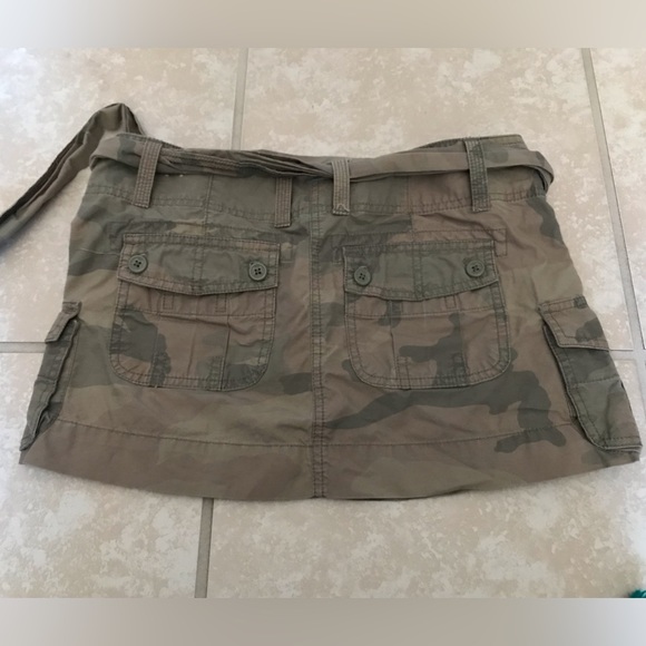 Hollister Dresses & Skirts - Y2k Hollister mini camo cargo skirt